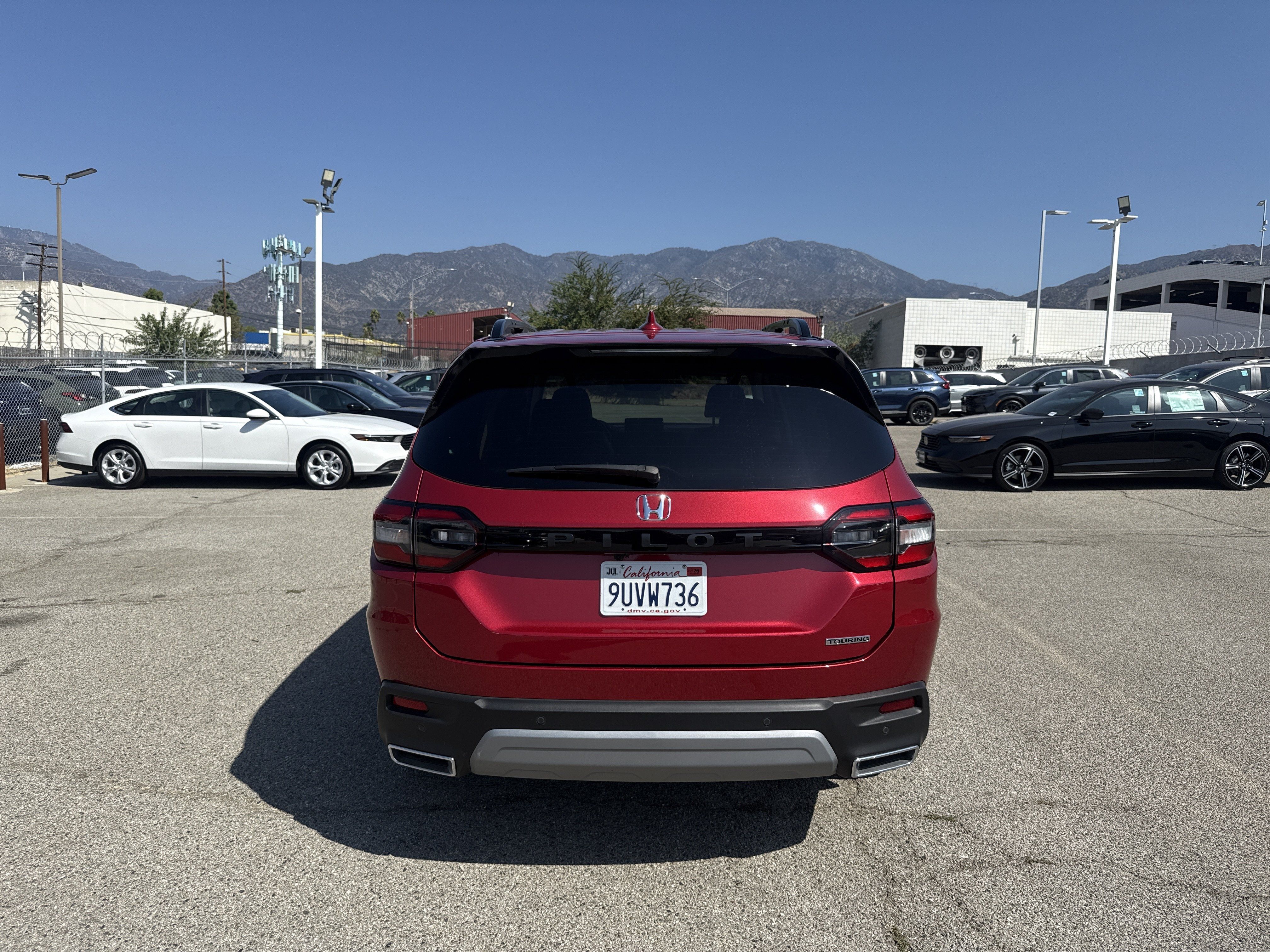 Used 2025 Honda Pilot Touring image 4