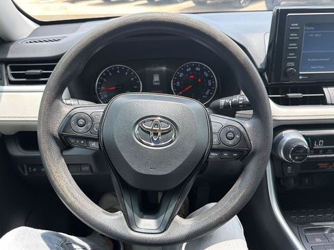 Used 2020 Toyota RAV4 XLE w/ Convenience Package FWD image 17