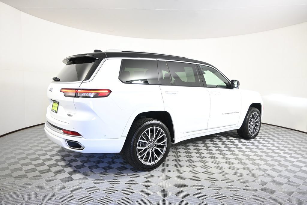 Used 2023 Jeep Grand Cherokee L Summit AWD/4WD image 6