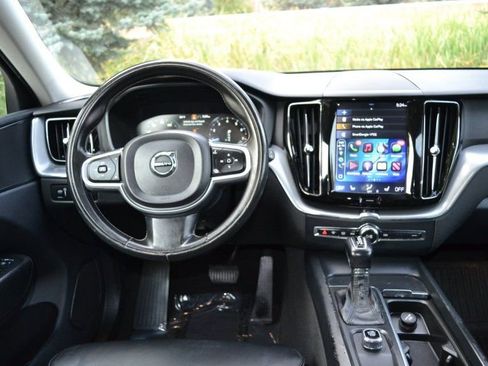 Used 2018 Volvo XC60 T5 Momentum w/ Vision Package image 20