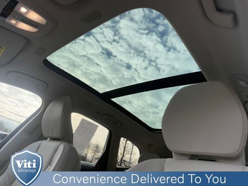 Certified 2023 Volvo XC60 B5 Ultimate w/ Climate Package image 19