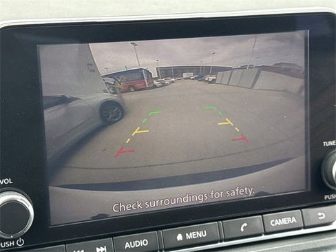 Used 2022 Nissan Rogue S image 17