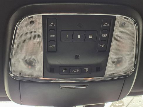 Certified 2022 Jeep Grand Cherokee Limited AWD/4WD image 12