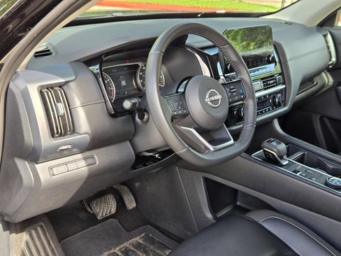 Used 2025 Nissan Pathfinder SL AWD/4WD image 12
