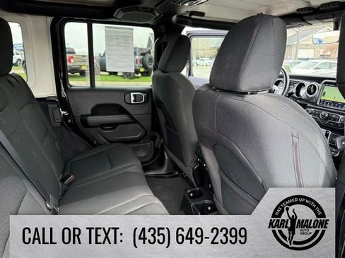 Used 2022 Jeep Wrangler Unlimited Sahara w/ LED Lighting Group AWD/4WD image 36