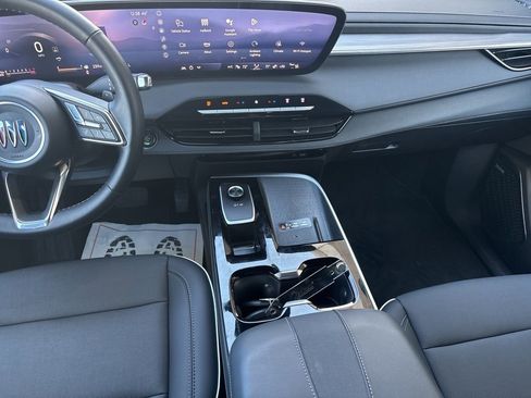 Used 2025 Buick Enclave Preferred AWD/4WD image 19