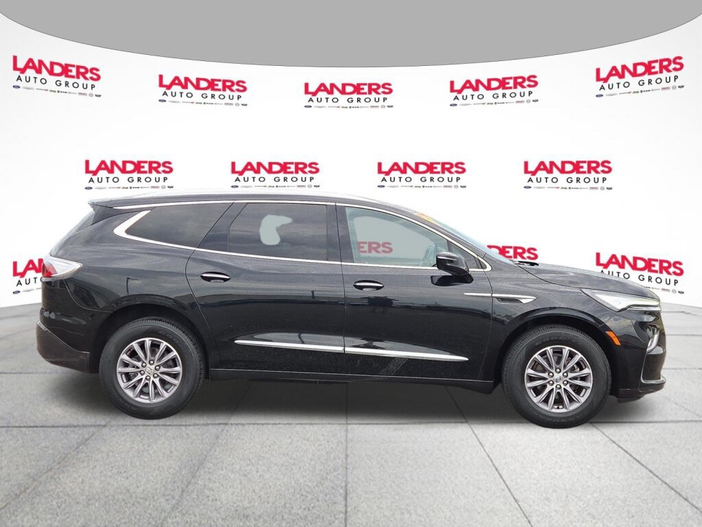 Used 2023 Buick Enclave Essence AWD/4WD image 2