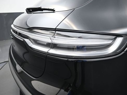 Certified 2024 Porsche Macan Turbo image 31