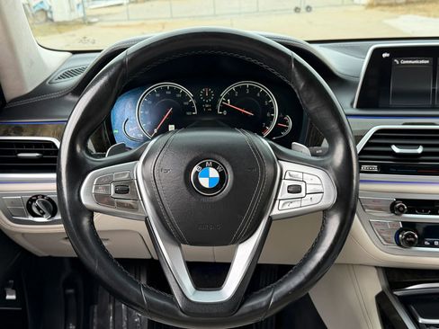 Used 2018 BMW 750i xDrive image 22