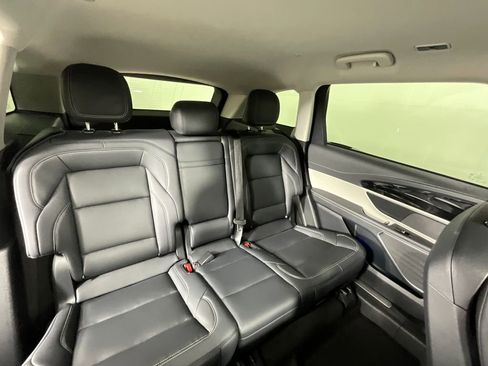 Used 2025 Lincoln Nautilus Premier AWD/4WD image 21