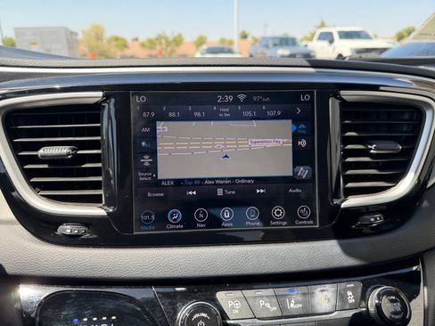 Used 2020 Chrysler Pacifica Touring-L w/ Advanced Safetytec Group AWD/4WD image 21