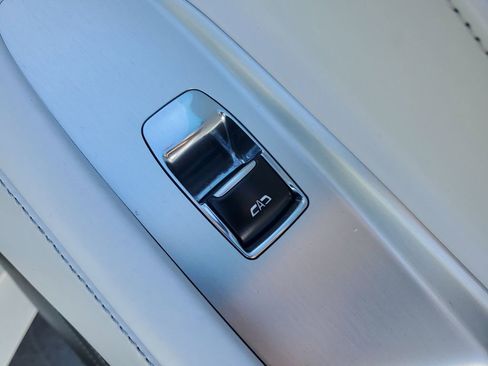 Used 2024 Chevrolet Corvette Stingray Premium Conv w/ Z51 Performance Package image 12