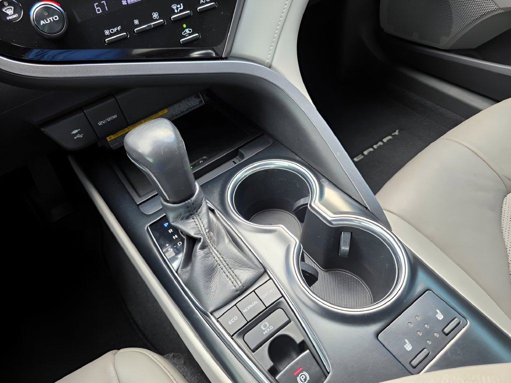 Used 2019 Toyota Camry XSE FWD image 18