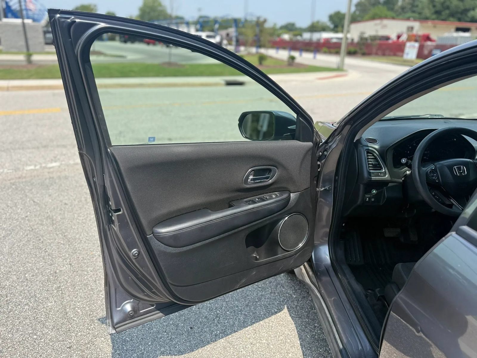 Used 2017 Honda HR-V EX image 12