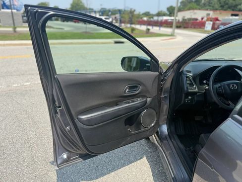 Used 2017 Honda HR-V EX image 12