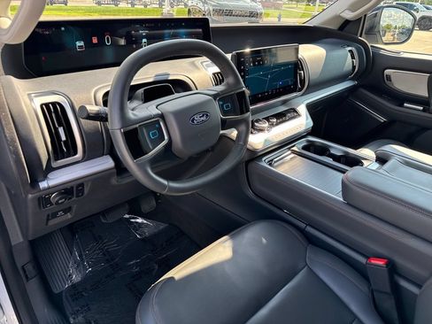 Used 2025 Ford Expedition Active AWD/4WD image 12