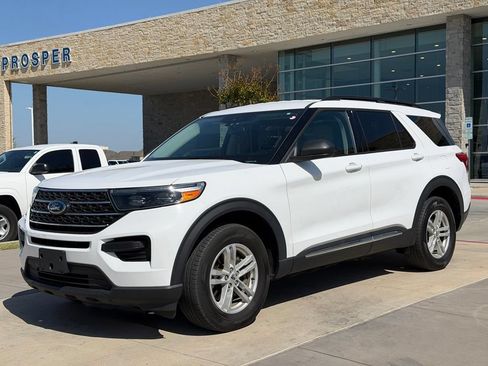 Used 2023 Ford Explorer XLT AWD/4WD image 7