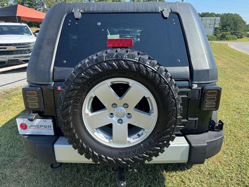 Used 2012 Jeep Wrangler Unlimited Sahara w/ Connectivity Group AWD/4WD image 19