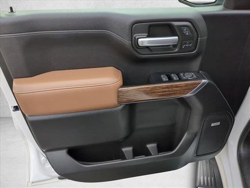 Used 2019 Chevrolet Silverado 1500 High Country image 9