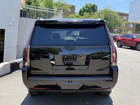 Used 2018 Cadillac Escalade Premium Luxury AWD/4WD image 4
