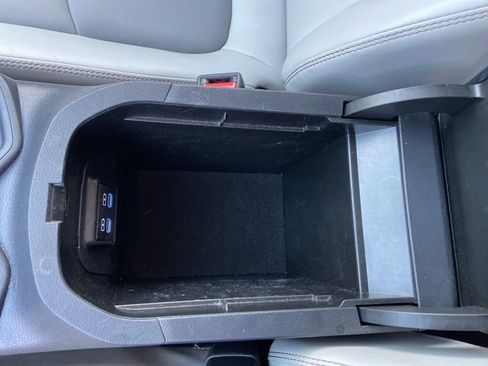 Used 2022 Toyota RAV4 XLE Premium image 44