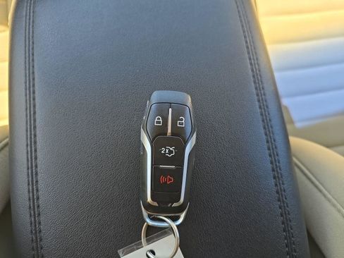 Used 2016 Ford Edge SEL FWD image 12