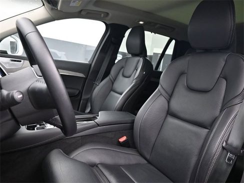 Used 2023 Volvo XC90 B6 Ultimate w/ Protection Package image 9