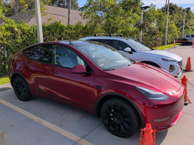 Used 2024 Tesla Model Y Long Range AWD/4WD image 1
