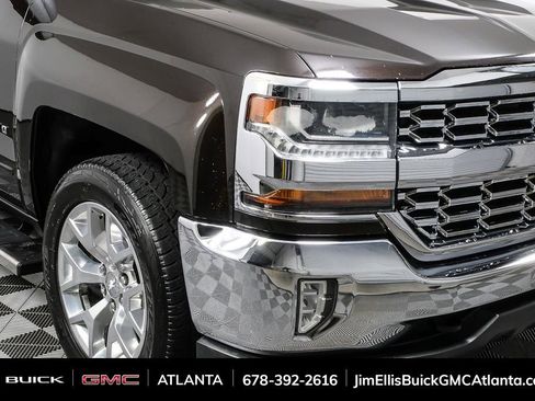 Used 2018 Chevrolet Silverado 1500 LT w/ All Star Edition image 31