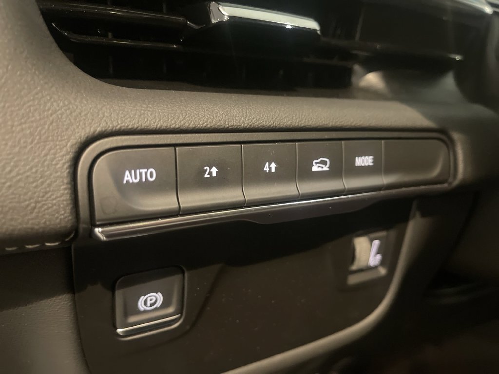 Used 2024 Cadillac Escalade Premium Luxury AWD/4WD image 35