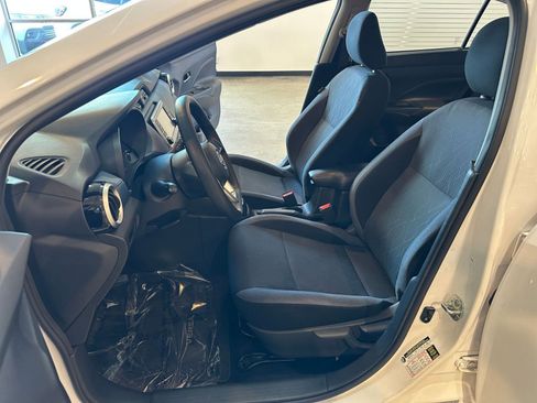 Used 2025 Nissan Versa SV image 25