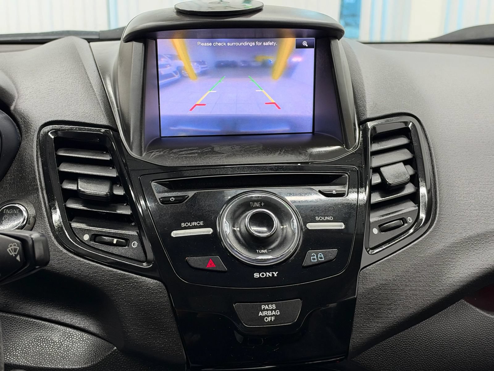 Used 2014 Ford Fiesta Titanium FWD image 33