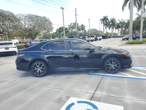 Used 2024 Toyota Camry SE FWD image 11