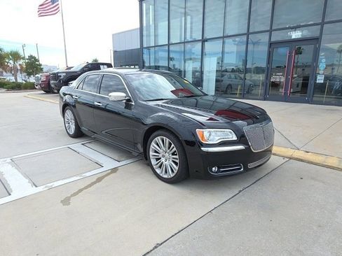 Used 2012 Chrysler 300 Limited w/ Luxury Group image 2