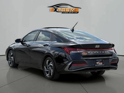Used 2025 Hyundai Elantra SEL w/ Cargo Package FWD image 4