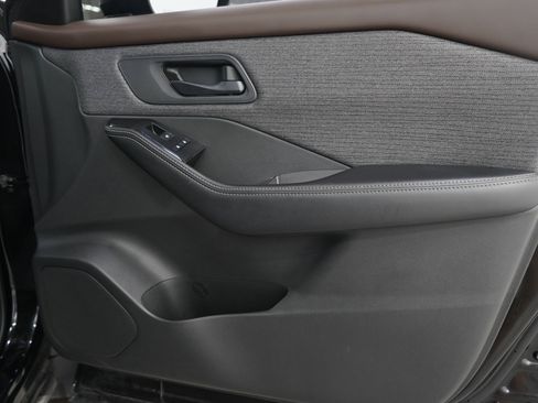 Used 2021 Nissan Rogue S FWD image 9