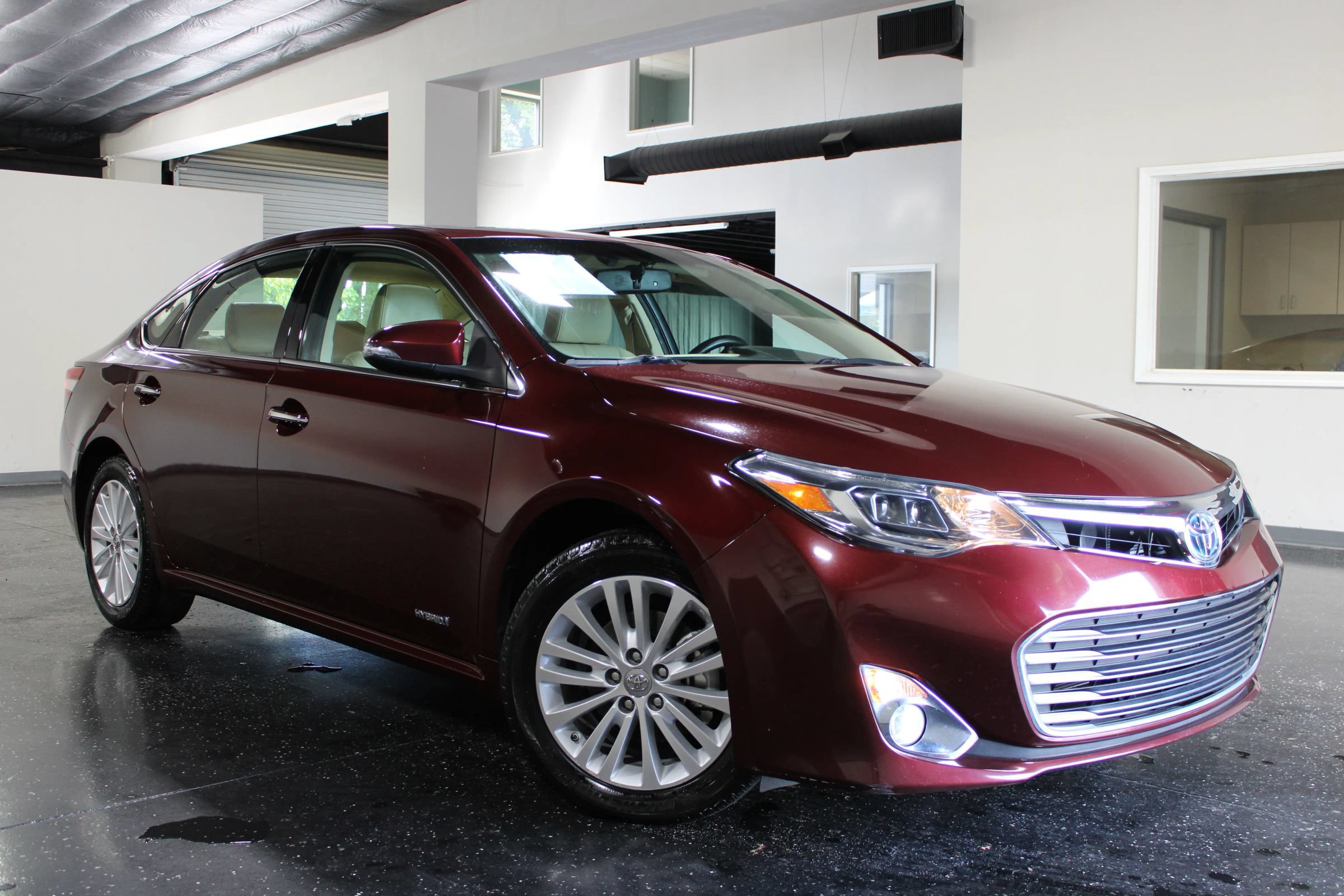 Used 2014 Toyota Avalon XLE Touring FWD image 37