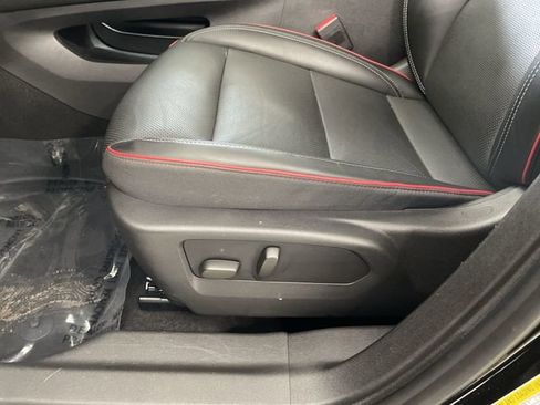 Certified 2022 Buick Envision Essence w/ Sport Touring Package image 22