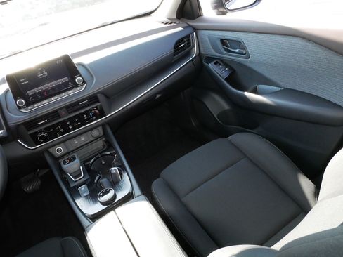 Used 2023 Nissan Rogue S AWD/4WD image 10