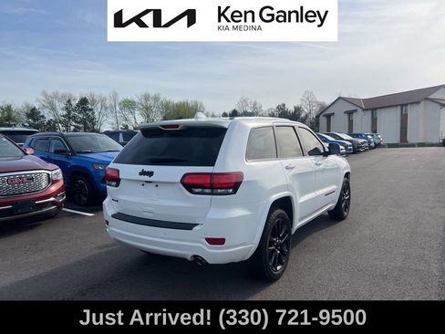Used 2018 Jeep Grand Cherokee Altitude image 5