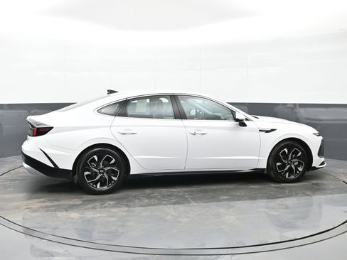Certified 2025 Hyundai Sonata SEL image 9