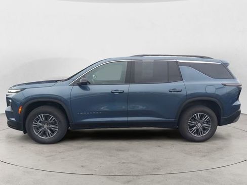 Used 2026 Chevrolet Traverse LT AWD/4WD image 2