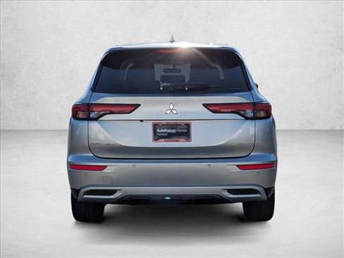 Used 2024 Mitsubishi Outlander SE image 7
