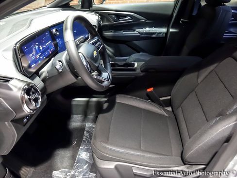 New 2026 Chevrolet Equinox EV LT image 10