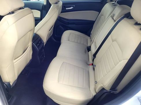 Certified 2022 Ford Edge SE image 12