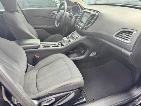 Used 2016 Chrysler 200 Limited w/ Convenience Group image 7