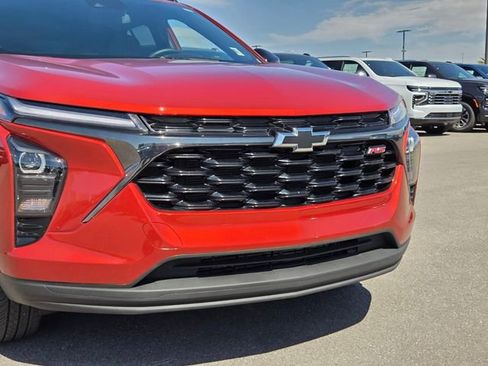 Certified 2024 Chevrolet Trax RS w/ Sunroof Package FWD image 8