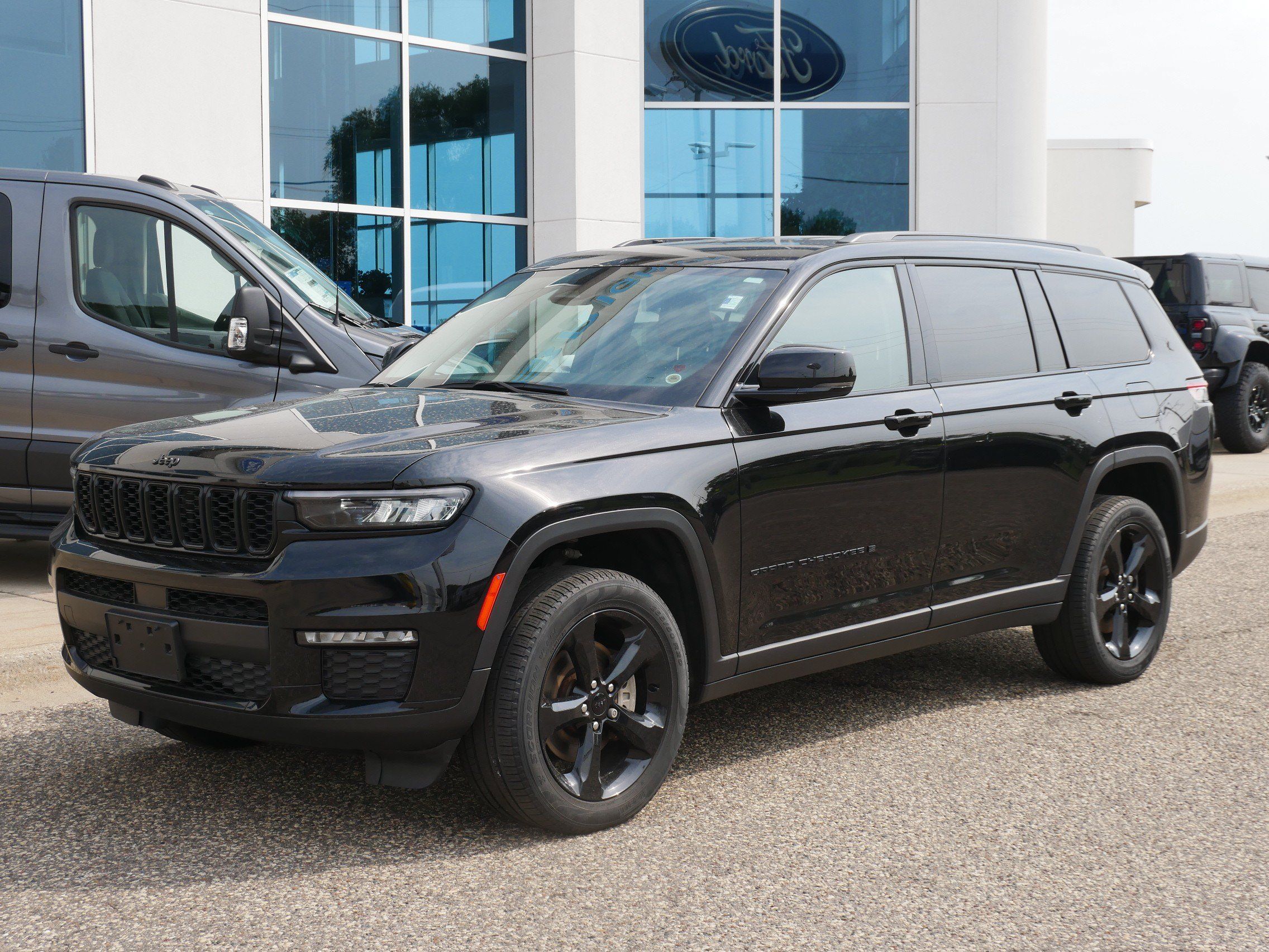 Used 2023 Jeep Grand Cherokee L Limited w/ Black Appearance Package AWD/4WD image 25