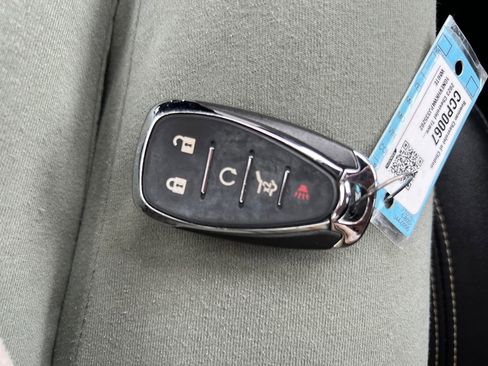 Used 2023 Chevrolet Traverse LT image 29