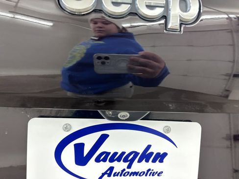 Used 2022 Jeep Grand Cherokee L Limited w/ Luxury Tech Group II image 16